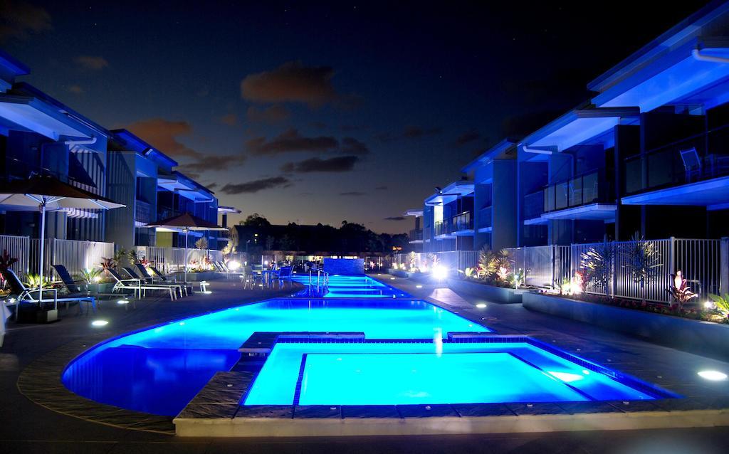 Ramada By Wyndham Hervey Bay Udogodnienia zdjęcie The pool at the Blue Sky Inn