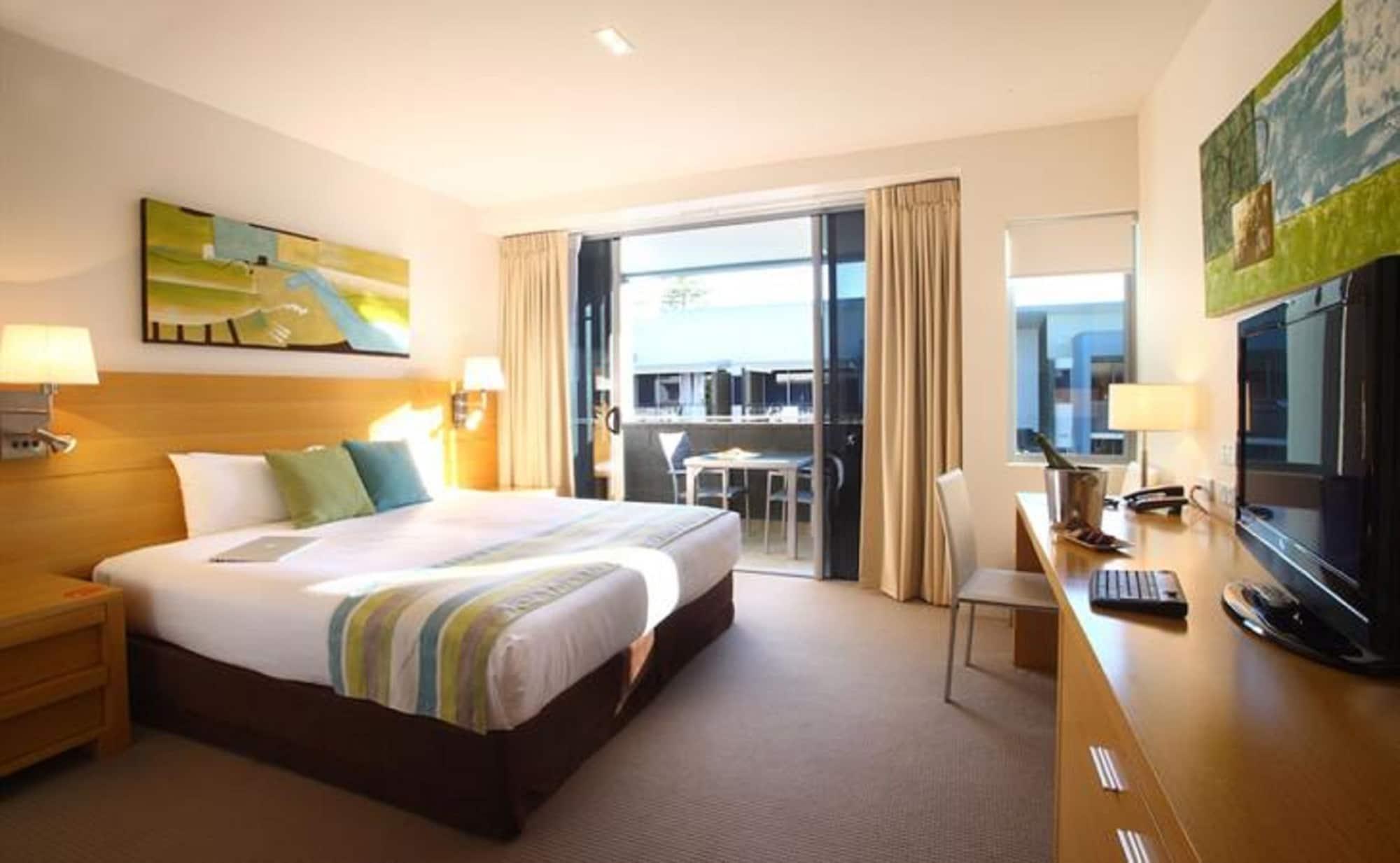 Ramada By Wyndham Hervey Bay Pokój zdjęcie A typical room at the Mantra Crown Towers