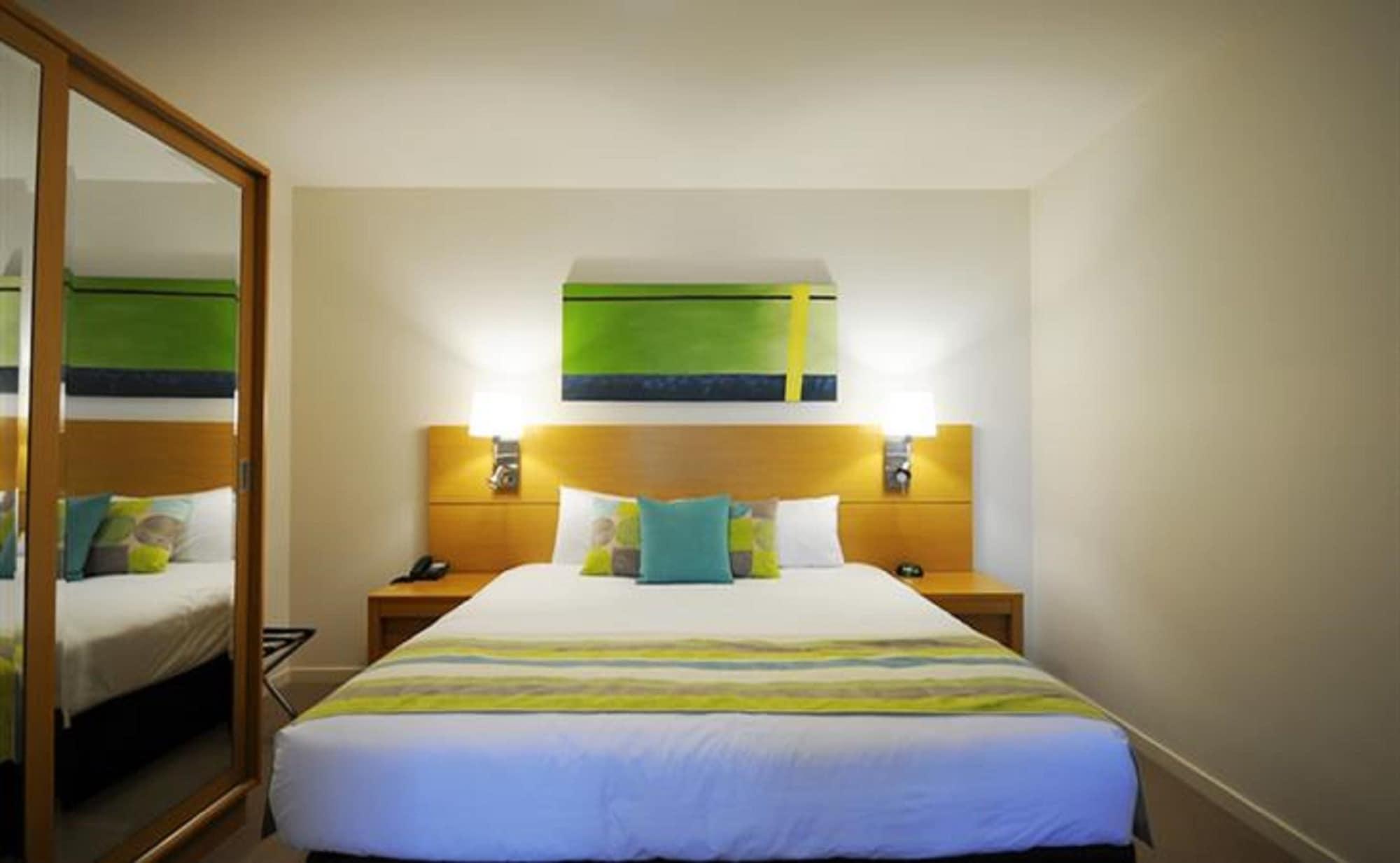 Ramada By Wyndham Hervey Bay Zewnętrze zdjęcie A bedroom at the hotel