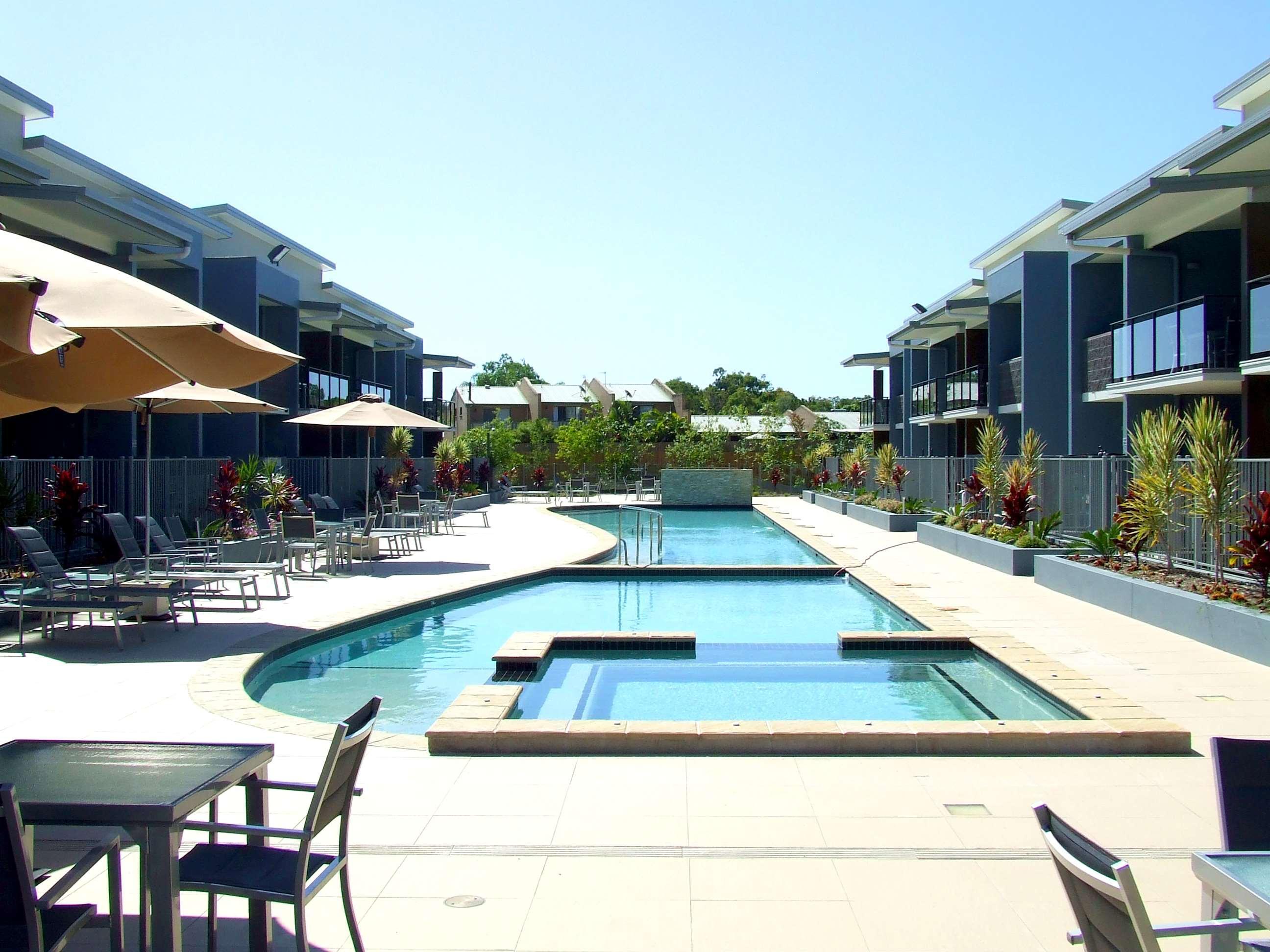 Ramada By Wyndham Hervey Bay Zewnętrze zdjęcie The pool at the Mantra on Saltwater Island