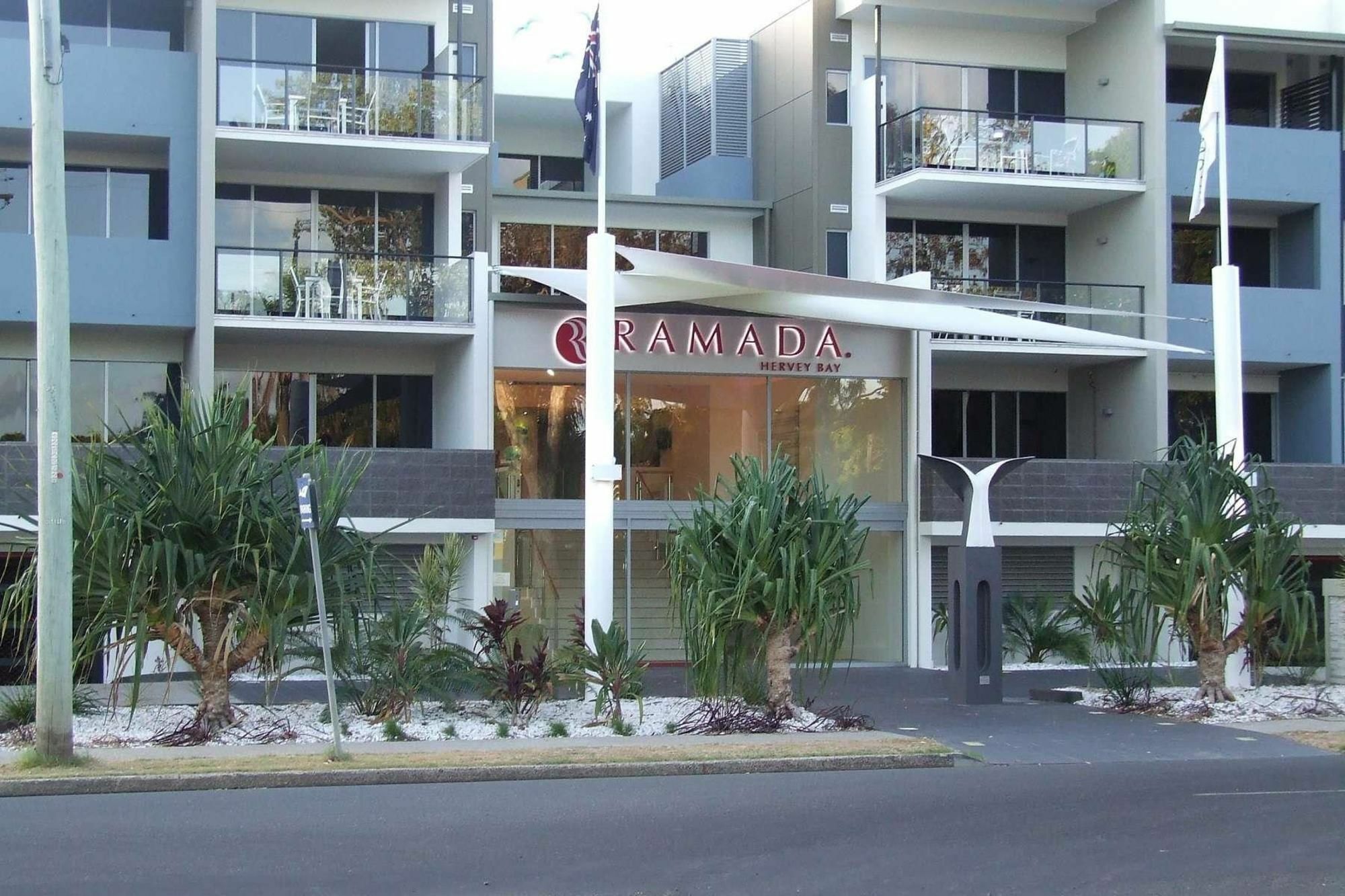 Ramada By Wyndham Hervey Bay Zewnętrze zdjęcie The hotel's entrance