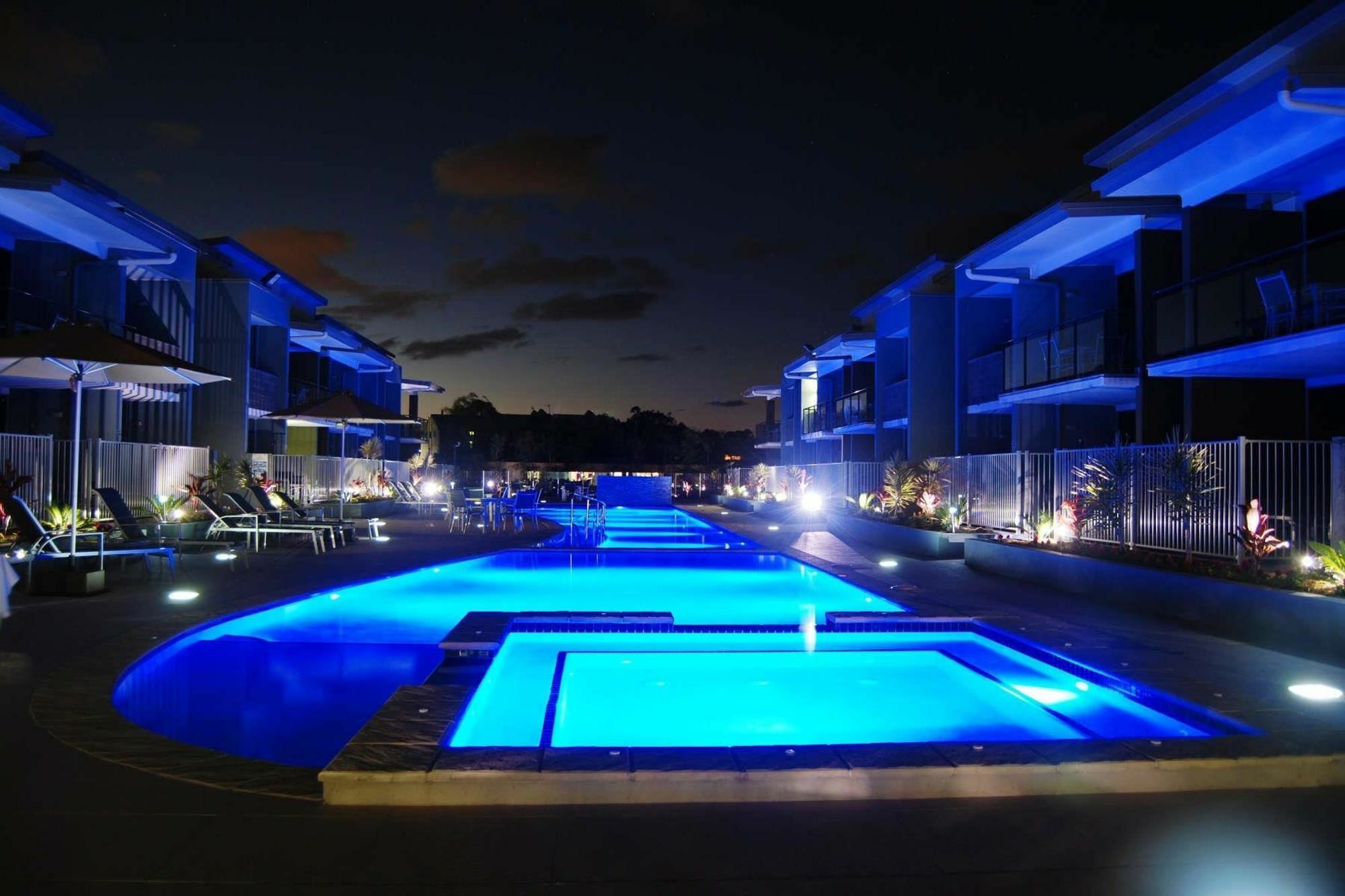 Ramada By Wyndham Hervey Bay Zewnętrze zdjęcie The pool at the Blue Sky Inn