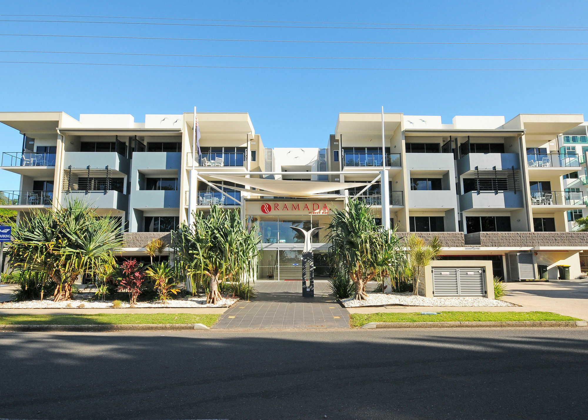 Ramada By Wyndham Hervey Bay Zewnętrze zdjęcie The entrance to the complex